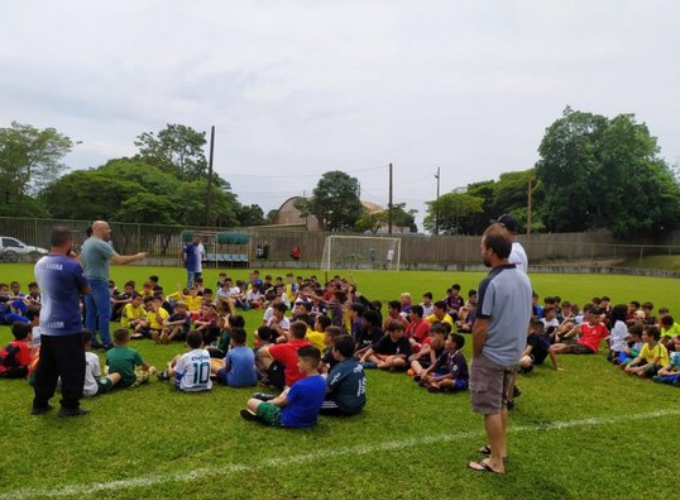 Festival das Escolinhas de Futebol reúne mais de 150 garotos