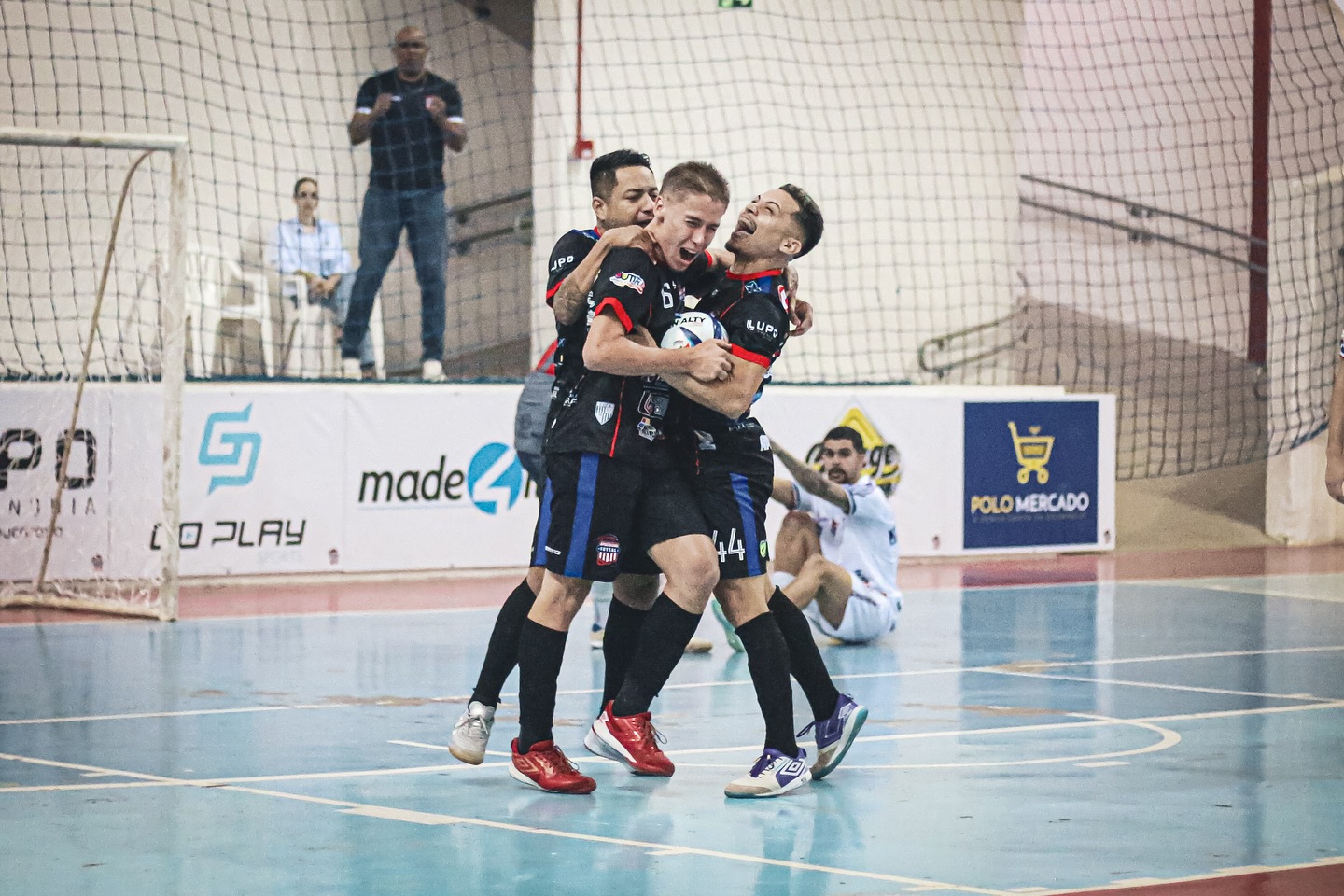 Apucarana Futsal empata em casa e garante vaga na próxima fase da Série Prata