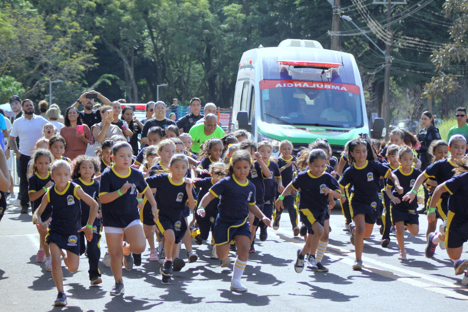 1ª etapa do Circuito de Corrida das Escolas Municipais promove a integração das famílias e revela futuros atletas
