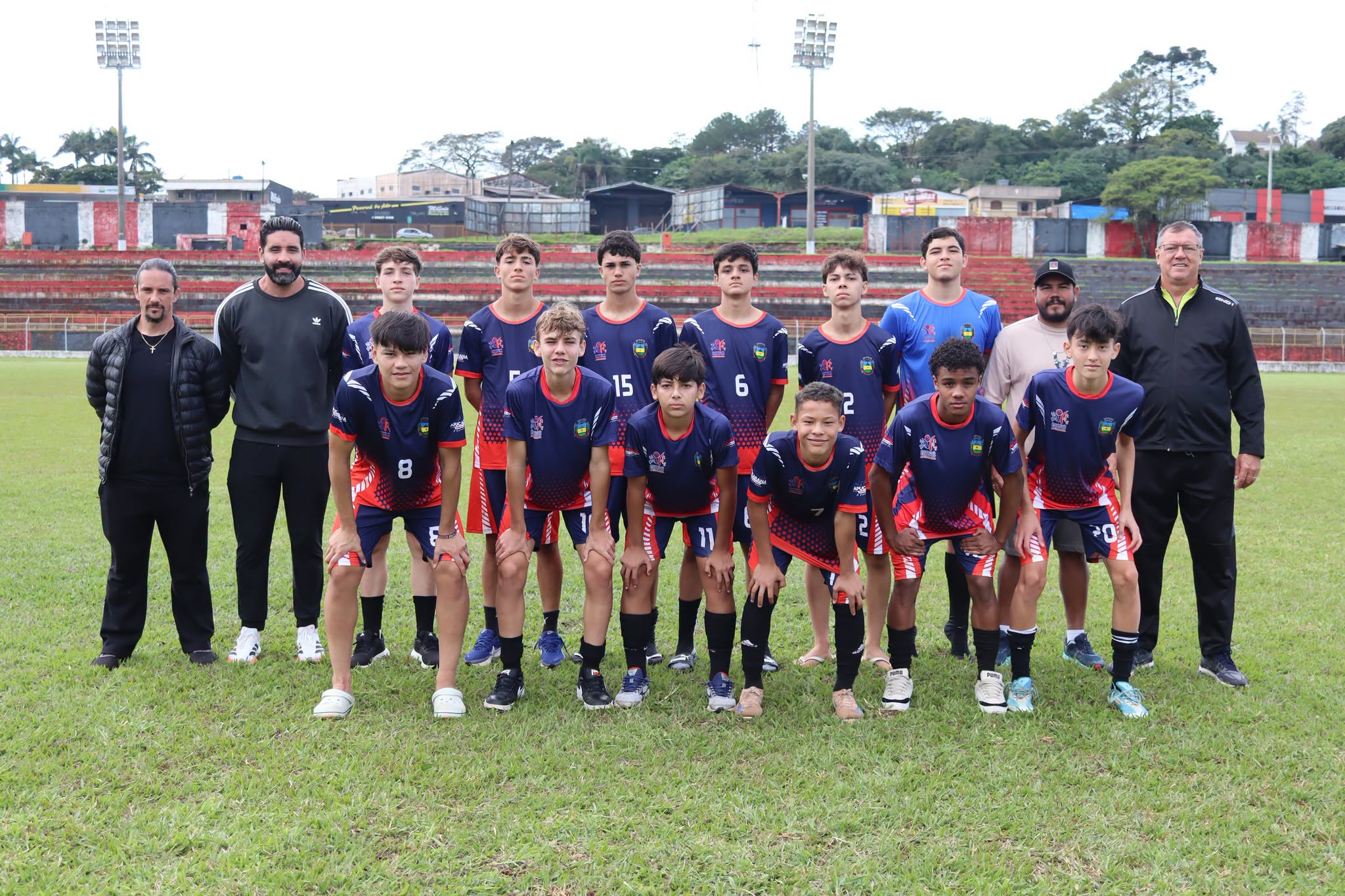 A 6ª edição do Paraná Bom de Bola – fase regional 04 movimentou as praças esportivas de Apucarana nos dias 23 e 24 de maio
