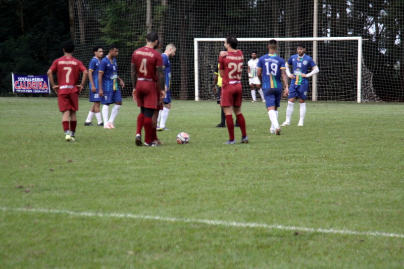 O Pinheirão/Multividros segue fazendo grande campanha no Campeonato Regional Amador de Futebol da Liga Desportiva de Maringá.