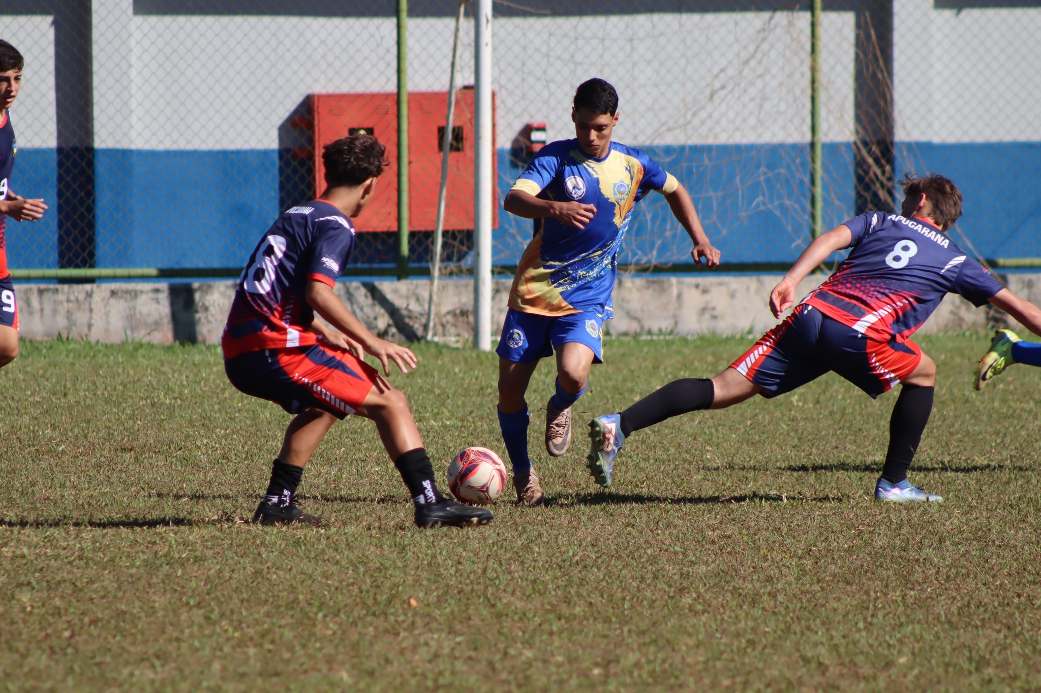Apucarana confirma força no futebol e conquista vaga para a fase macrorregional do Bom de Bola em três categorias