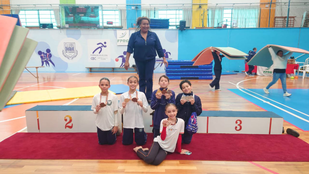 Apucarana brilha na ginástica artística e sobe ao pódio 10 vezes nos Jogos Escolares do Paraná