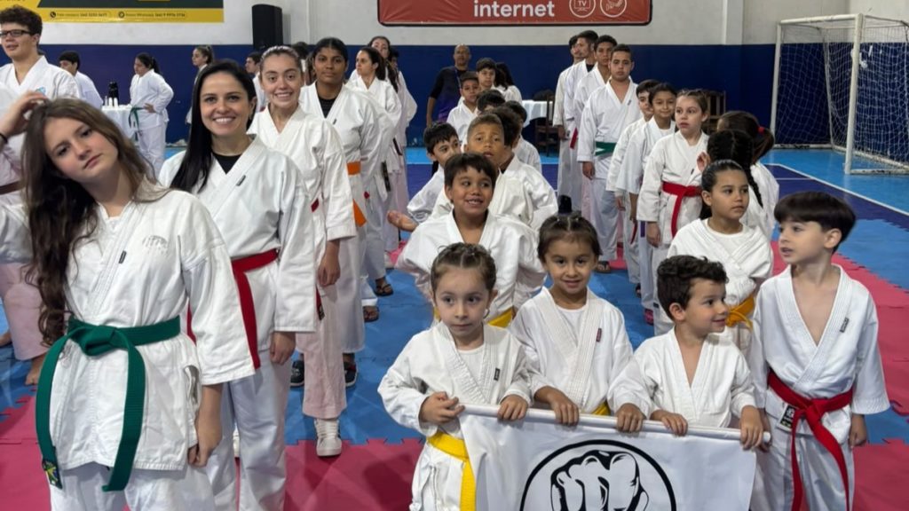 Com apoio da prefeitura associação coloca Apucarana no topo do karatê esportivo paranaense