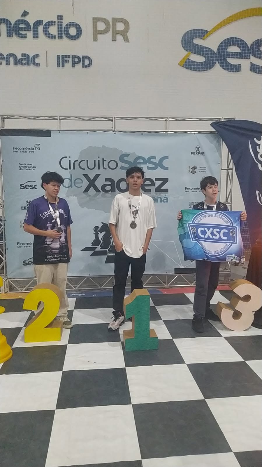 Atletas de Arapongas sobem ao pódio na etapa de Jacarezinho do Circuito Sesc de Xadrez